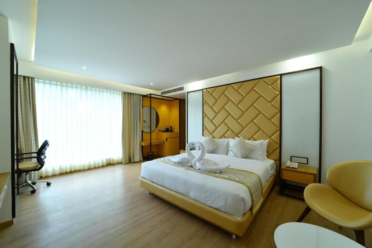 The President Hotel, Kumarapark Бангалор Екстериор снимка