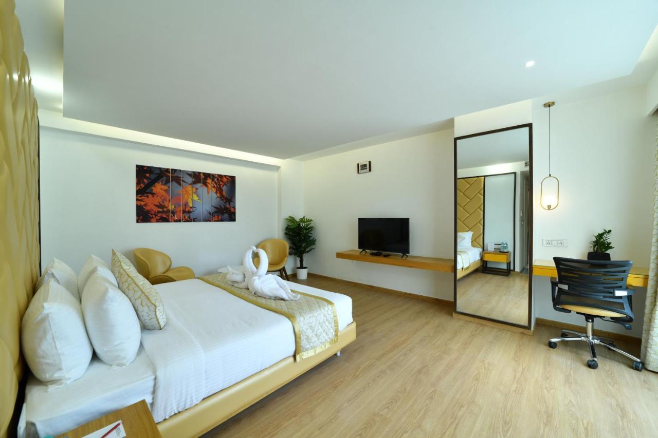 The President Hotel, Kumarapark Бангалор Екстериор снимка