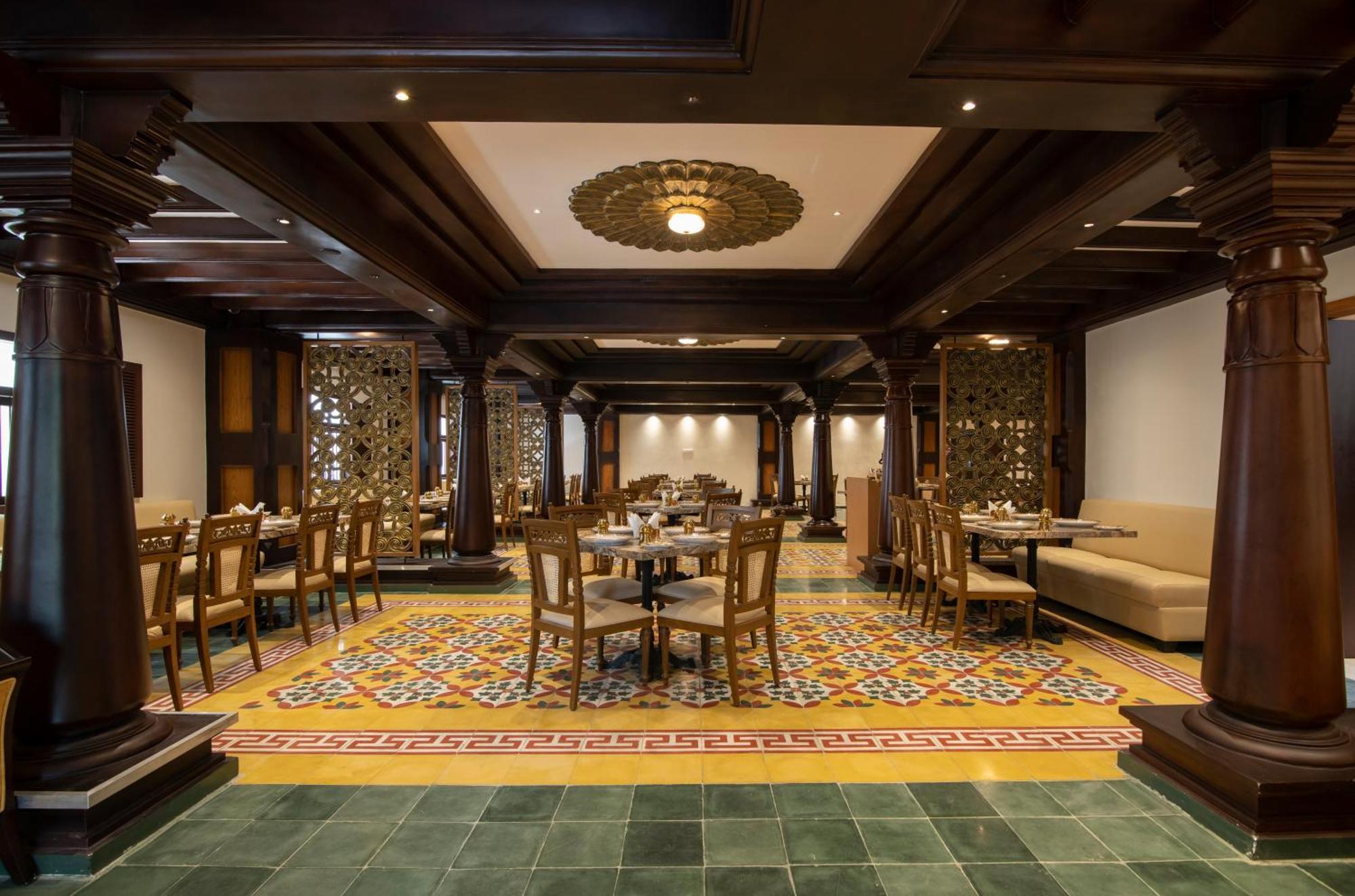 The President Hotel, Kumarapark Бангалор Екстериор снимка